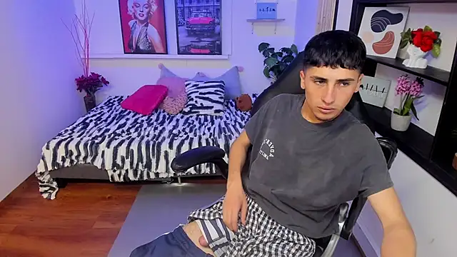 Benji23_ Chat XXX in diretta