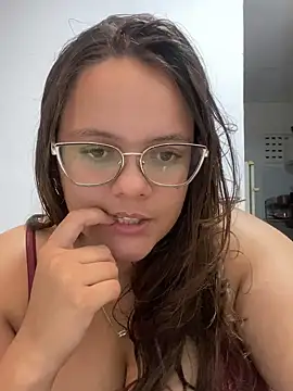 Chat +18 de Laryssinha_69 ao vivo