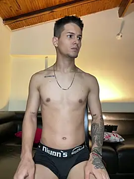 Aaronsexroom Chat XXX in diretta