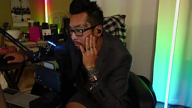 Chat +18 de Ghost11_11 ao vivo