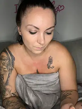 Chat +18 de InkedCurly_L ao vivo