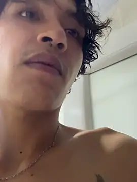 TonnyBottom Chat XXX live
