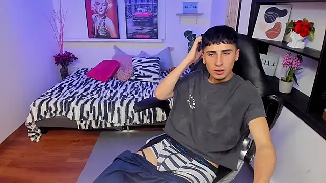 Онлайн чат XXX Benji23_