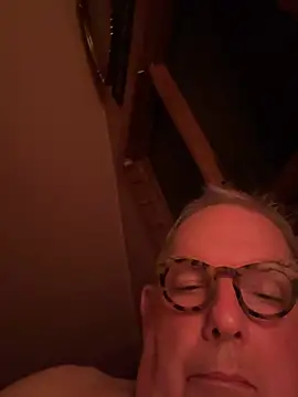 Chat +18 de CharlieWeaver22 ao vivo