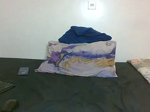 Chat +18 de cessylolla8 ao vivo