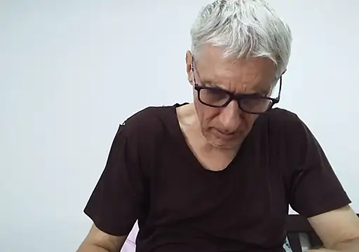BIGUNCUTHARDCOCK live XXX chat