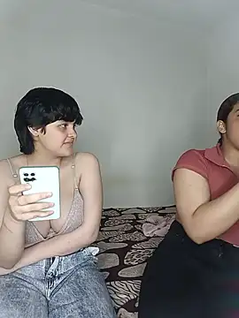 Valkiria_and_Sam Chat XXX in diretta