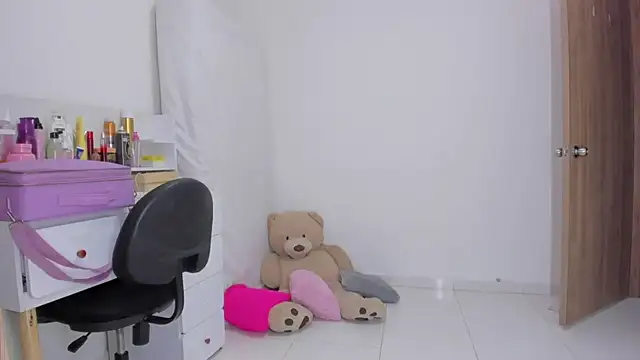 Emma_lean Live XXX Chat