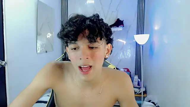 Chat XXX en directo de FUNNY_DICK_