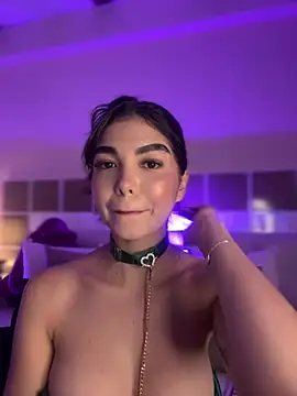 Chatroom XXX en direct de ValentinaRosee_