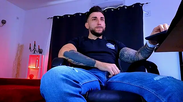 MightyAaron66 Live XXX Chat