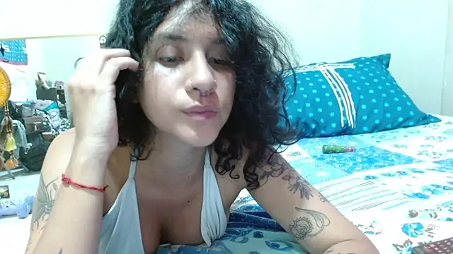 AlinaWoolf_ Adlı Modelin Canlı XXX Sohbeti
