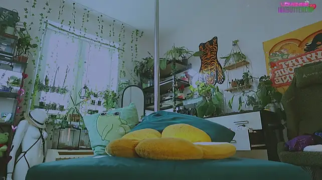 InkbuttercupのライブXXXチャット