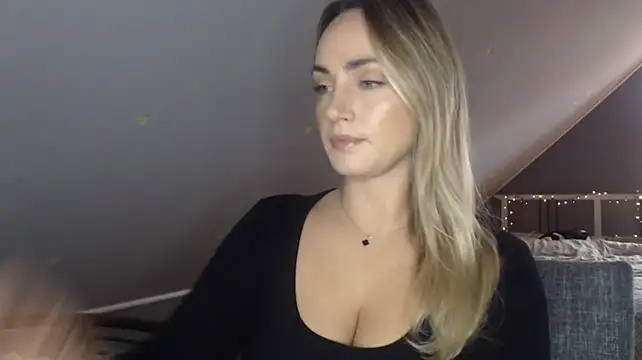 Živý XXX chat ScarlettSensitive