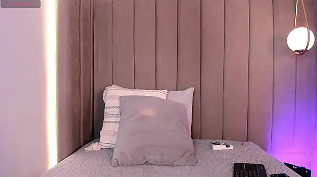 Baby_Wardwell_'s Live XXX Chat