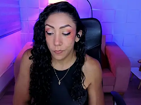Онлайн чат XXX Paola_Leal