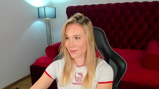ElaraVoltage's Live XXX Chat