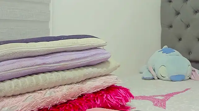 Elizabeth_18_'s Live XXX Chat