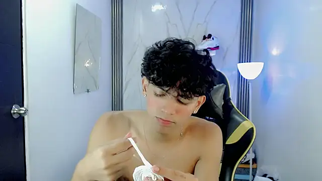 צ'אט XXX בשידור חי של FUNNY_DICK_
