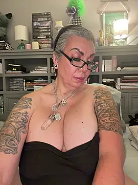 dieseldame1313 Adlı Modelin Canlı XXX Sohbeti