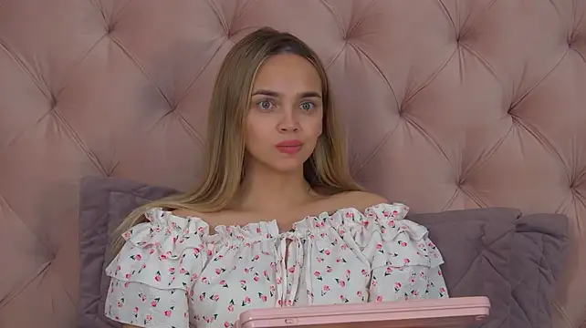دردشة AnitaVenture الجنسية المباشرة