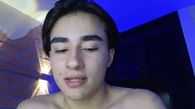 צ'אט XXX בשידור חי של Connorr_01