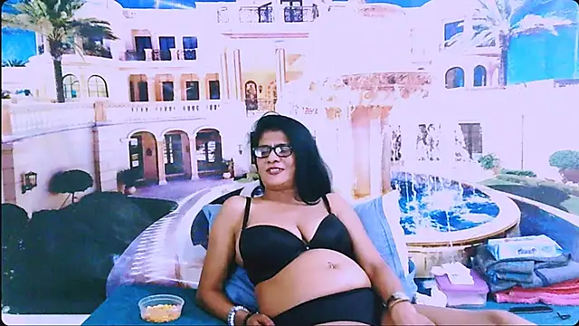 IndianAllure's Live XXX Chat
