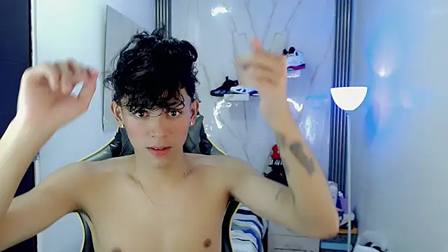 Chat XXX en directo de FUNNY_DICK_