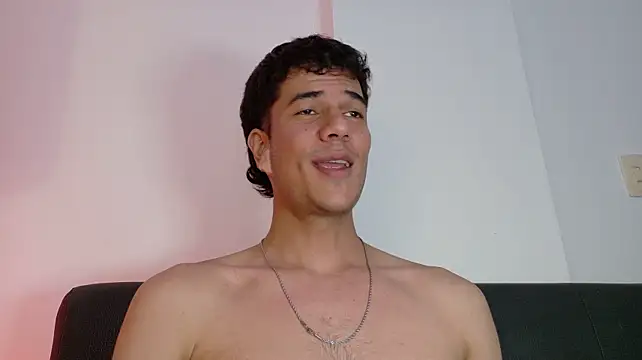 Derek_stud_ Chat XXX in diretta
