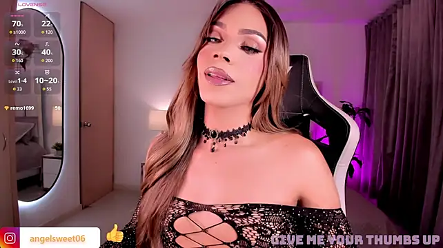 Angelina_Rossi Adlı Modelin Canlı XXX Sohbeti