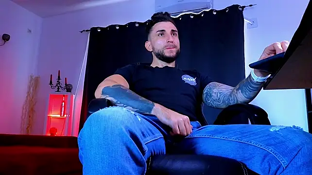 MightyAaron66 Live XXX Chat
