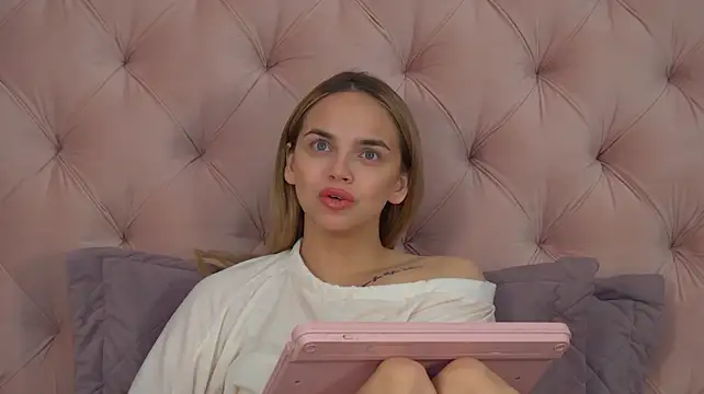 AnitaVenture Chat XXX in diretta