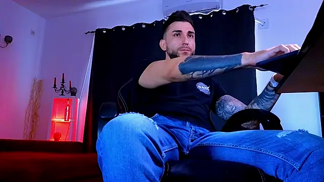 MightyAaron66 Chat XXX live