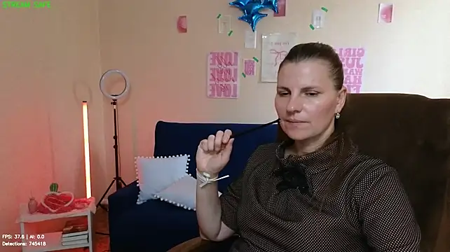 צ'אט XXX בשידור חי של Mirabelle_Velvet
