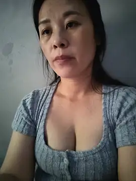 Cums_hot's Live Chat Room