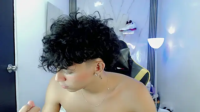 Chatroom XXX en direct de FUNNY_DICK_