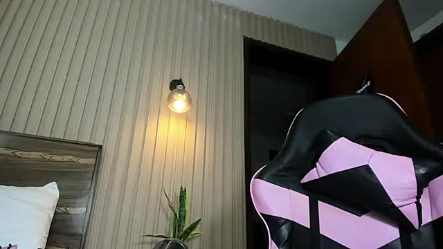 valeryn__rosse élő XXX-chatje
