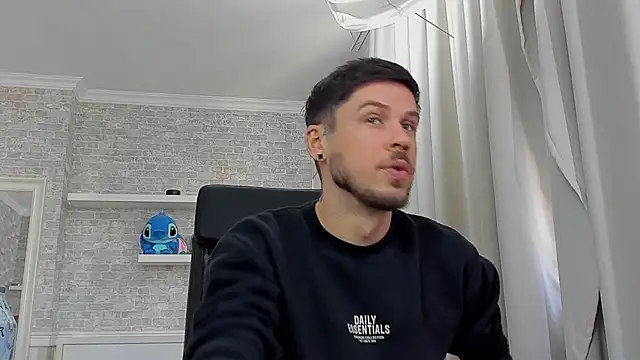Онлайн чат XXX JonahShaw