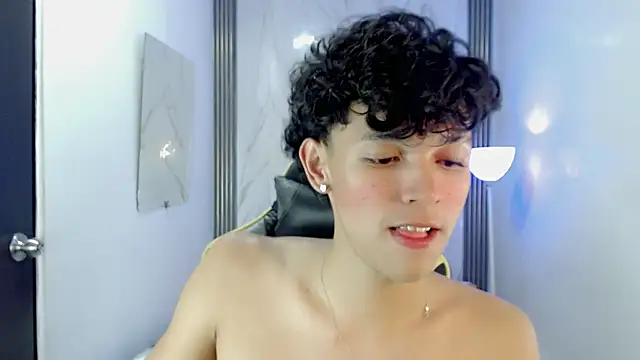 Chat XXX en directo de FUNNY_DICK_