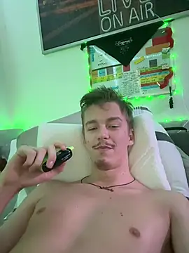 Chat +18 de Toyjungee ao vivo
