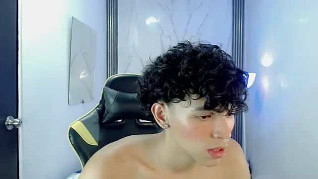 צ'אט XXX בשידור חי של FUNNY_DICK_