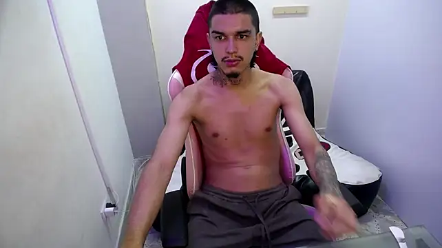 Chatroom XXX en direct de Tayson_Hot