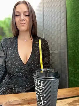 XXX chat uživo modela CrazyTori