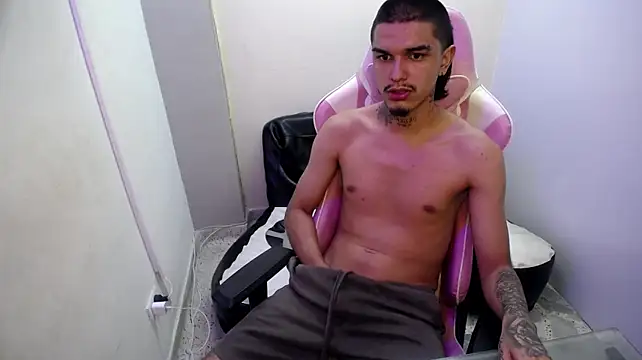 Chat +18 de Tayson_Hot ao vivo