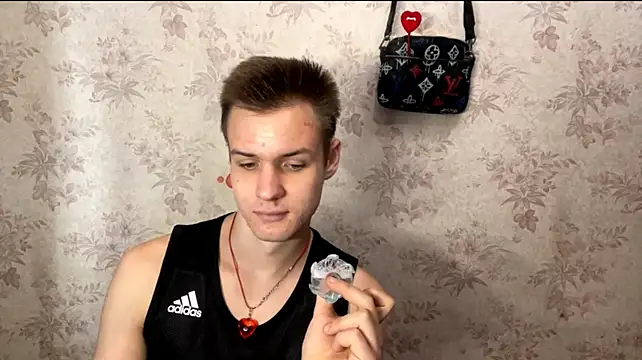 Živý XXX chat BigBabyMax