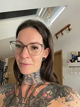 Chat +18 de BrownieyQueen ao vivo