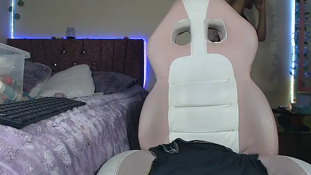 Chat +18 de KittyQueen69- ao vivo