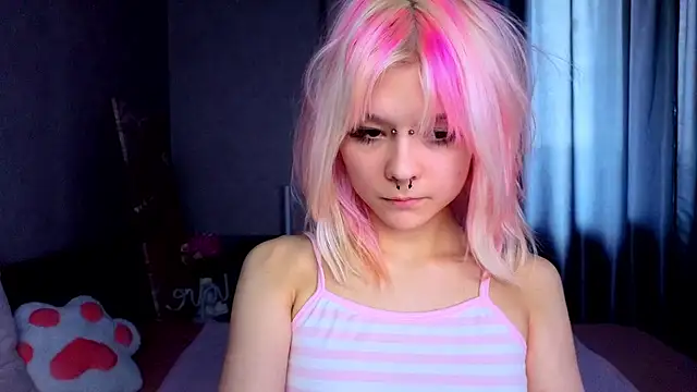 Chatroom XXX en direct de PerryKitty