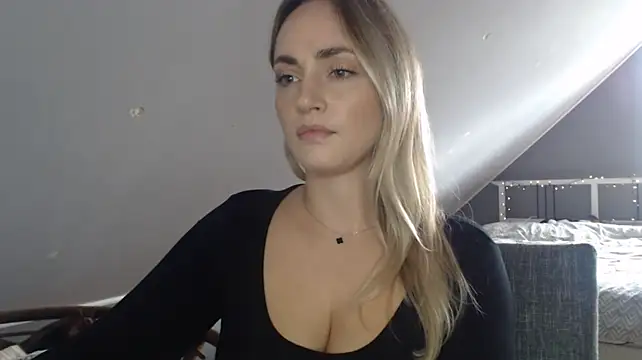 ScarlettSensitive's Live XXX Chat
