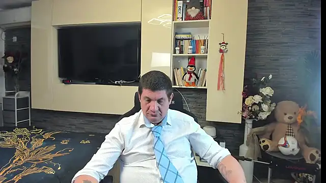 SpartacusDaddy48 Adlı Modelin Canlı XXX Sohbeti